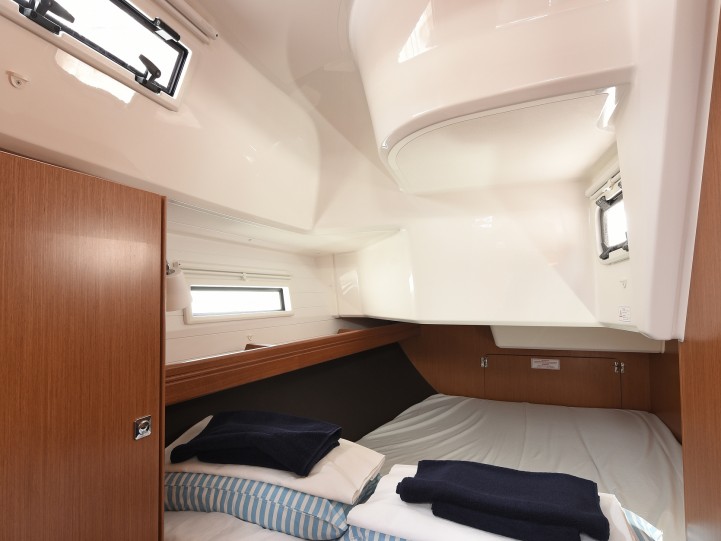 Bavaria Cruiser 37 in Dubrovnik on SamBoat