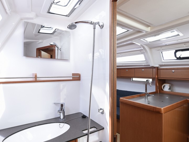 Rent a Bavaria Cruiser 37 Dubrovnik