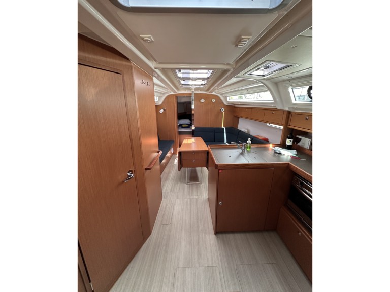 Yacht charter Trogir cheap Cruiser 37