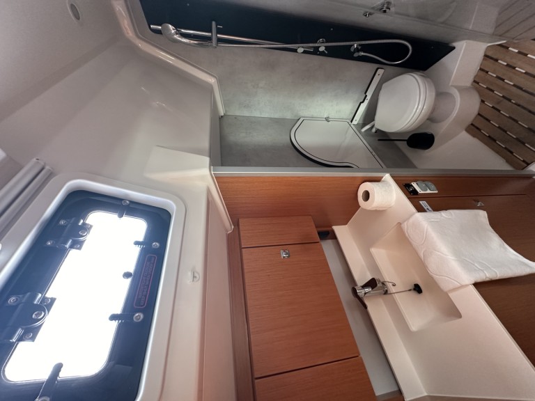 Boat rental Bavaria Bavaria C38 in Trogir on Samboat