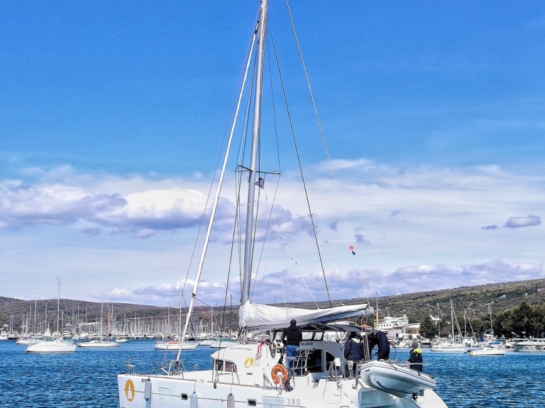 Boat rental Lagoon Lagoon 380 in Punat on Samboat