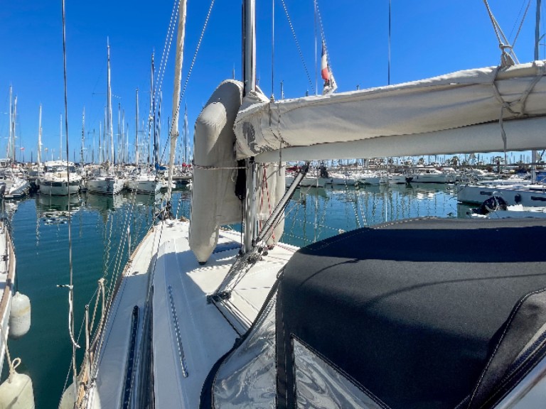 4 OCEANIS 35.1 charter bareboat or captained in  Hyères
