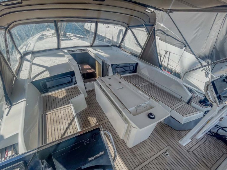 4 OCEANIS 46.1 in Hyères on SamBoat