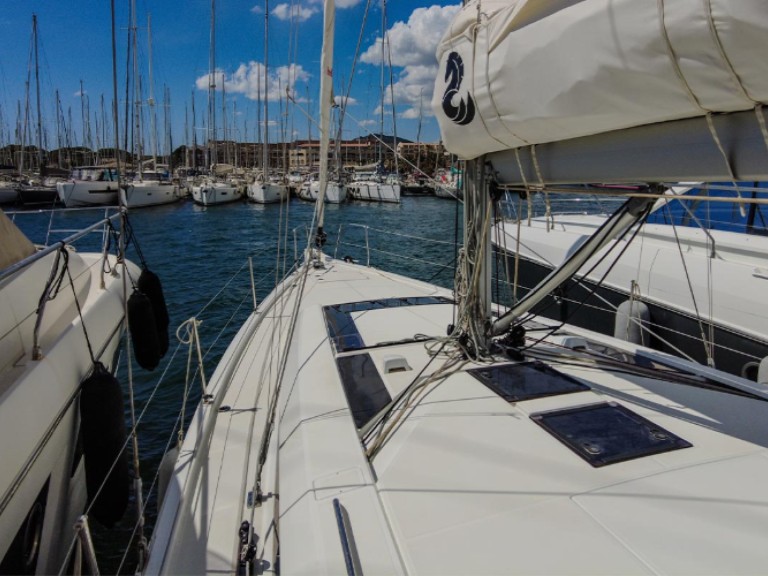 Yacht charter Hyères cheap OCEANIS 46.1