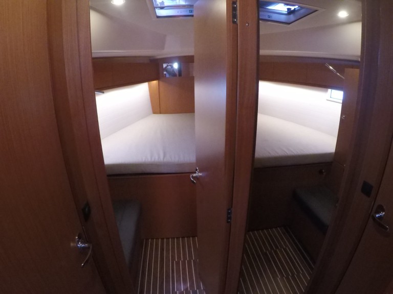 Bareboat Rental Sailboat Bavaria with a boat licence