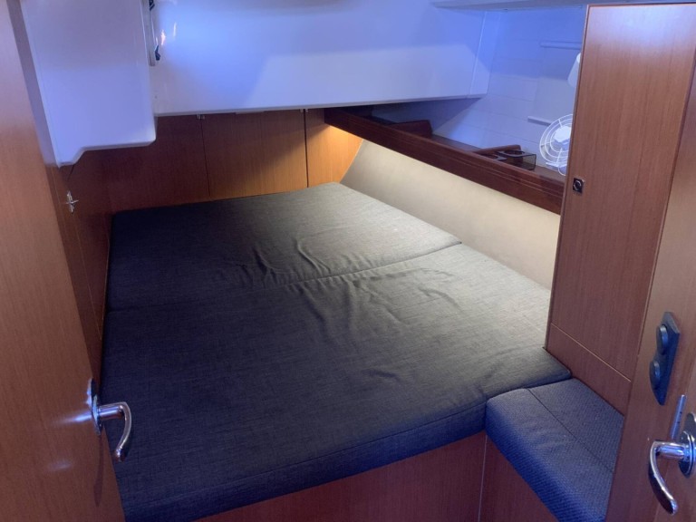 Rent a Bavaria Cruiser 46 Nikiána