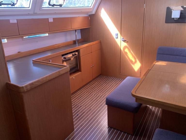 Yacht charter Nikiána cheap Cruiser 46