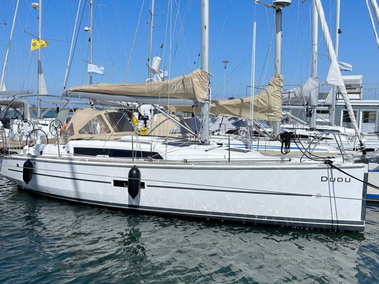 Boat rental Dufour Dufour 310 in Heiligenhafen on Samboat