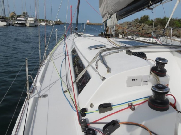 Sailboat for rent La Rochelle at the best price