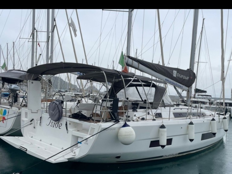 Dufour Dufour 470 in Capo d'Orlando on SamBoat