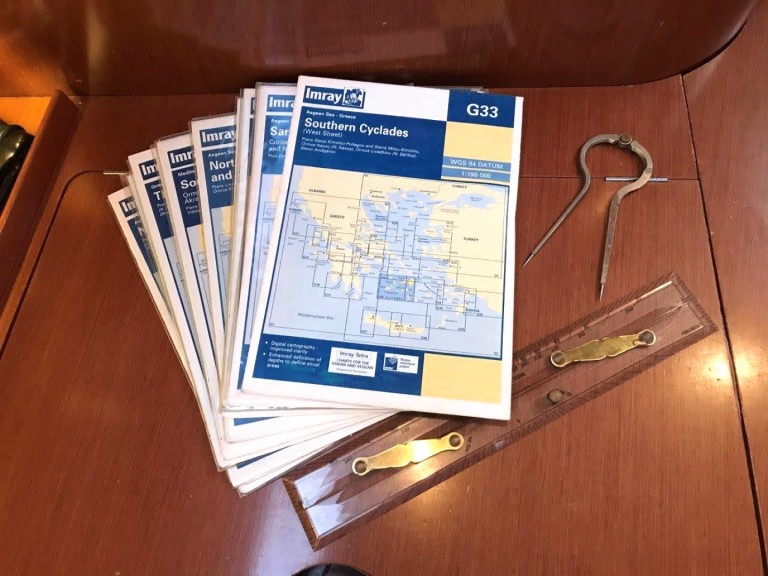 Bénéteau Oceanis 43 charter bareboat or captained in  Alimos