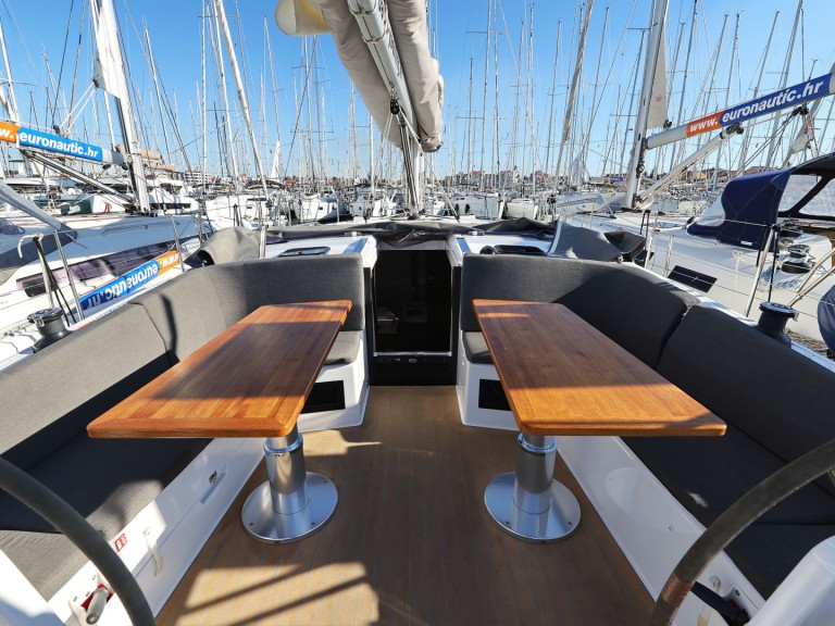 Rent a Hanse Hanse 410 Biograd na Moru