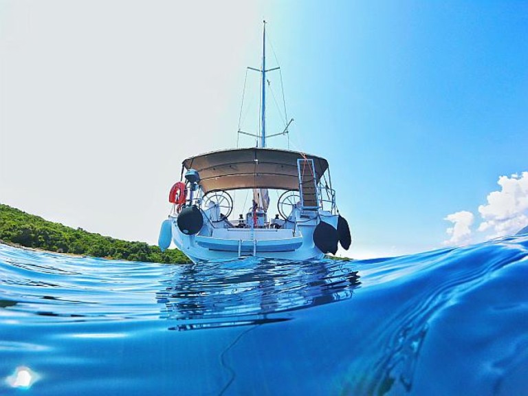 Jeanneau Sun Odyssey 519 in Alimos on SamBoat