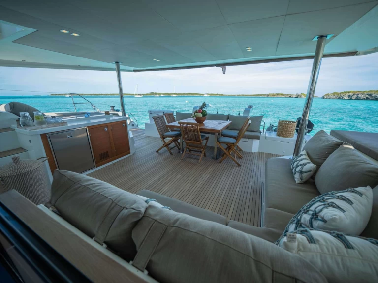 Bareboat Rental Luxury Yacht Fountaine Pajot with a boat licence