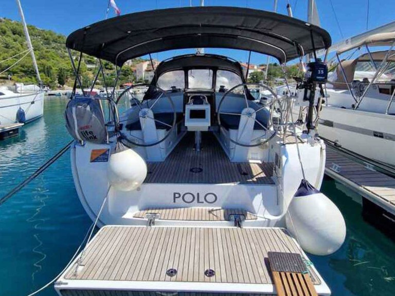 Bavaria Cruiser 37 in Golfo Aranci on SamBoat
