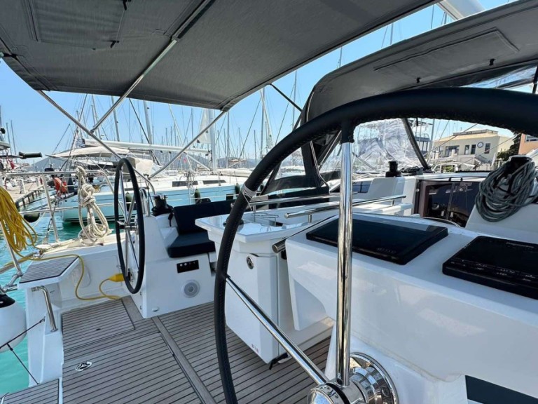 Sailboat for rent Lefkáda at the best price