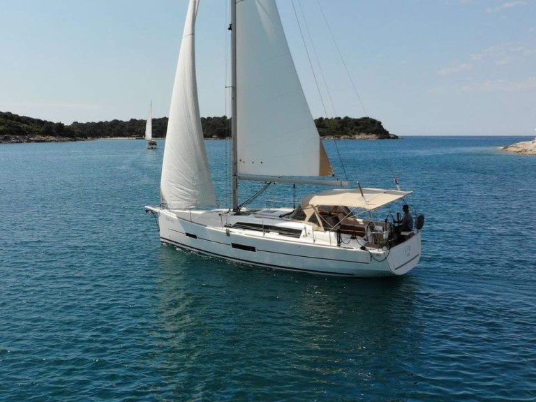 Bareboat Rental Sailboat Dufour with a boat licence