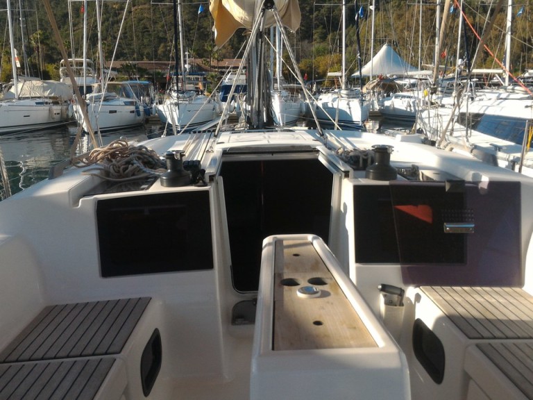 Sailboat for rent Göcek at the best price