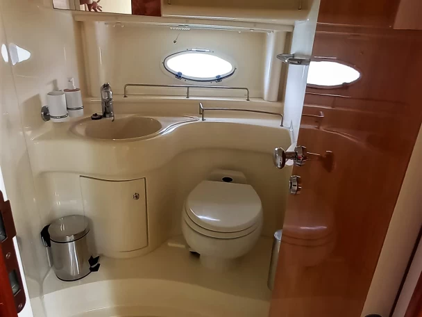 Luxury Yacht rental with or without captain Azimut Šared