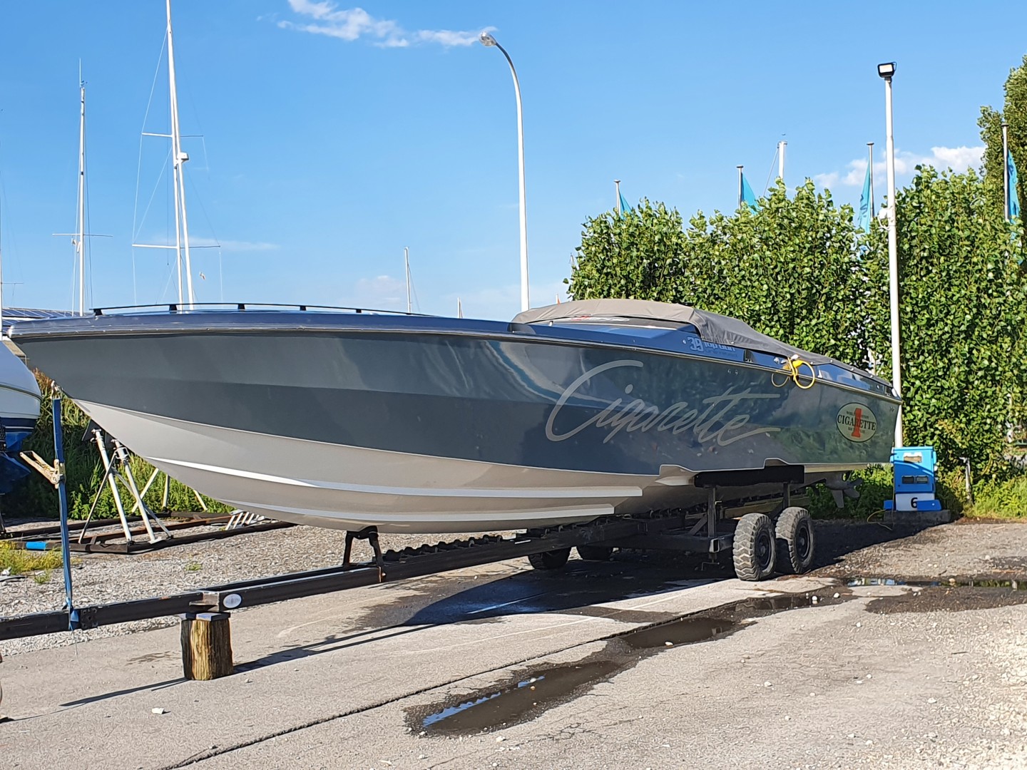 Rent a Motorboat Cigarette TOPGUN 39 in Saint-Tropez (CIGARETTE 39 TOPGUN) 
