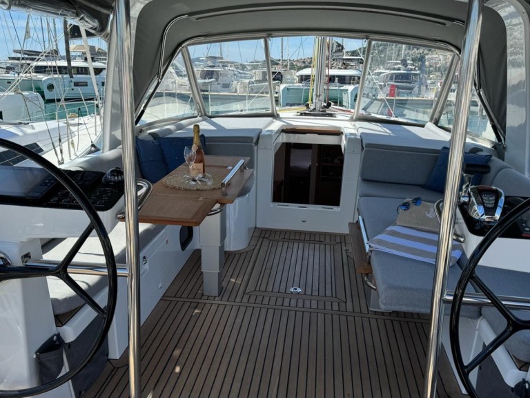 Boat rental Bénéteau Oceanis 54 in Seget Donji on Samboat