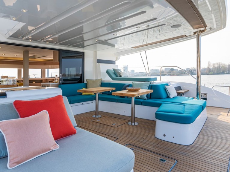 Lagoon Lagoon 55 in Alimos on SamBoat