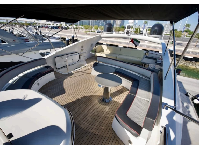 Boat rental Sunseeker Yacht 90 in Dubai on Samboat