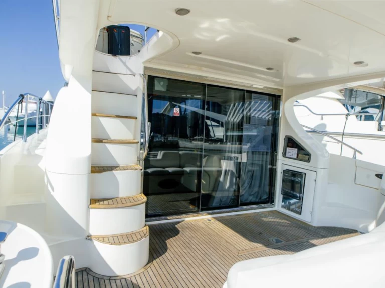 Bareboat Rental Motorboat Azimut with a boat licence