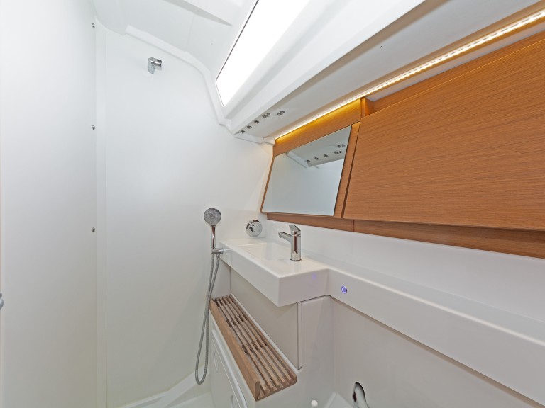 Jeanneau Sun Odyssey 440 charter bareboat or captained in  Alimos