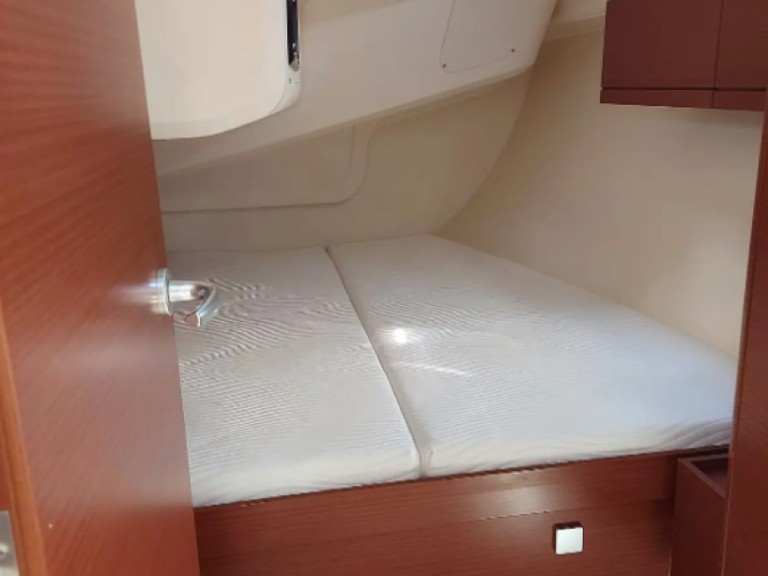 Boat rental Hanse Hanse 418 in Lávrio on Samboat