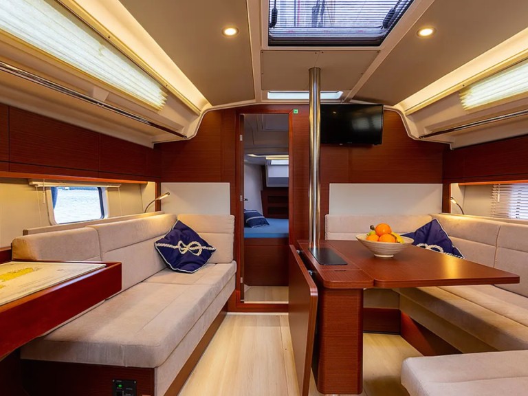 Hanse Hanse 418 charter bareboat or captained in  Lávrio