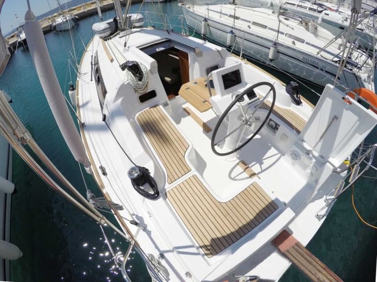 Rent a Bénéteau Oceanis 31 Split