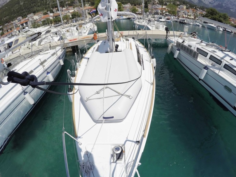 Sailboat rental in Split - Bénéteau Oceanis 31