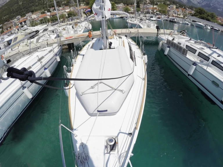 Sailboat rental in Split - Bénéteau Oceanis 31