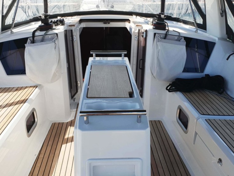 Bareboat Rental Sailboat Bénéteau with a boat licence