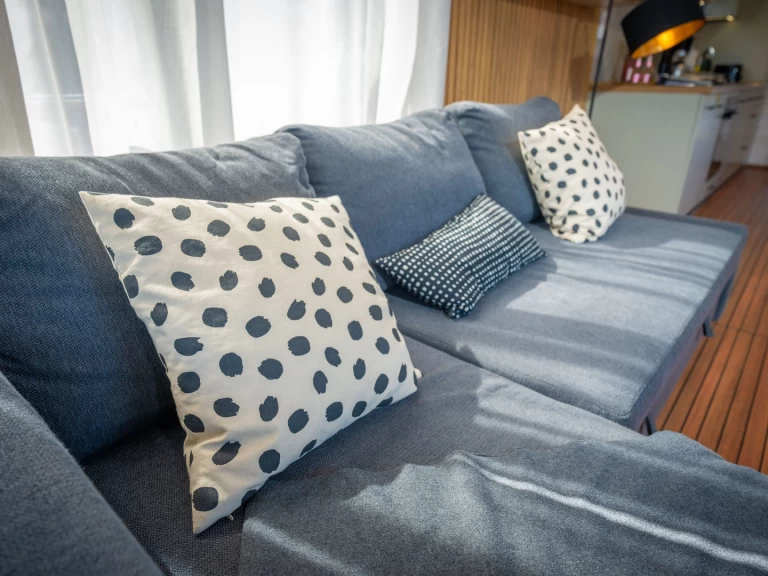 Bareboat Rental Houseboat WOMA with a boat licence