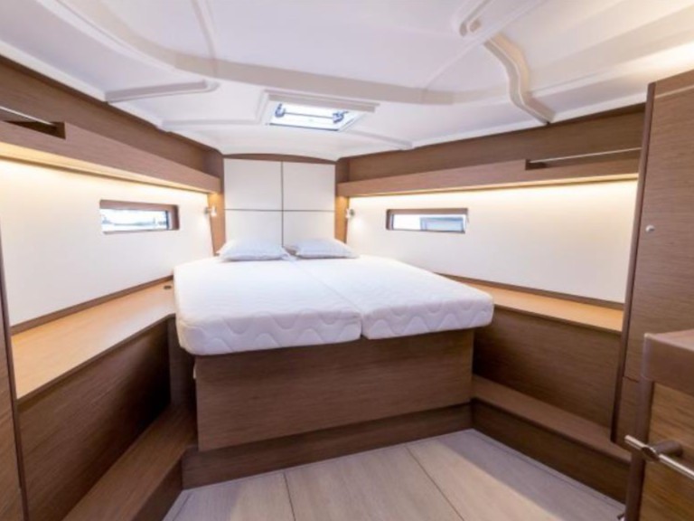 Bénéteau Oceanis 40.1 charter bareboat or captained in  Saint-Quay-Portrieux