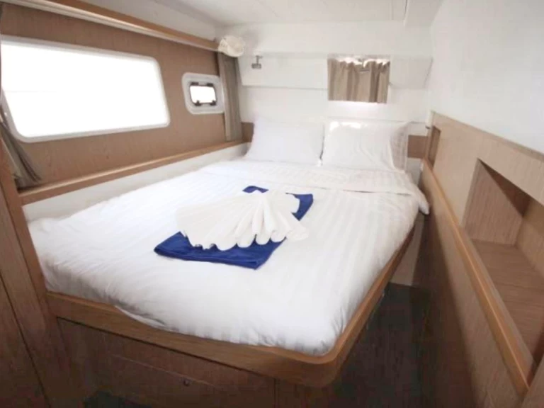 Yacht charter Marina Formentera cheap Lagoon 400 S2