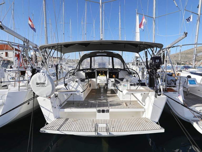 Rent a Dufour Dufour 382 Grand Large Pula