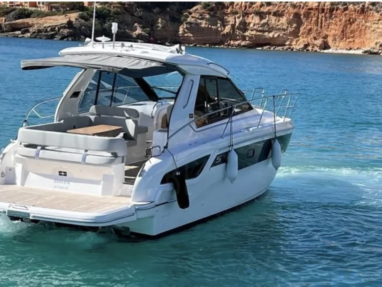 Rent a Bavaria Virtess 420 Fly Providenciales