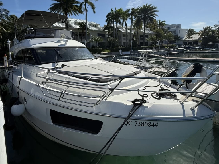 Rent a Bavaria Virtess 420 Fly Providenciales