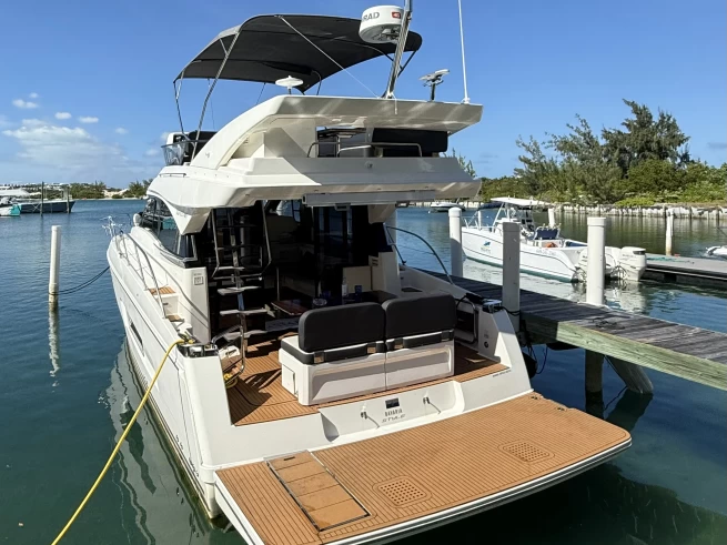Rent a Bavaria Virtess 420 Fly Providenciales