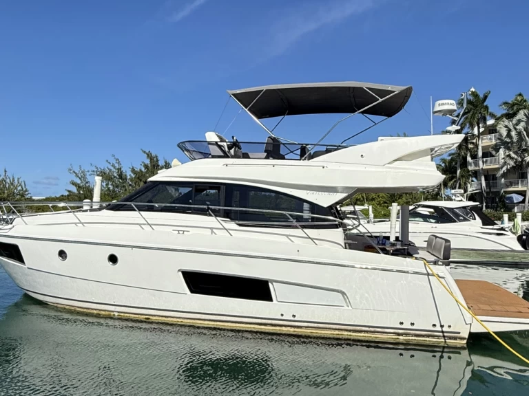 Yacht charter Providenciales cheap Virtess 420 Fly