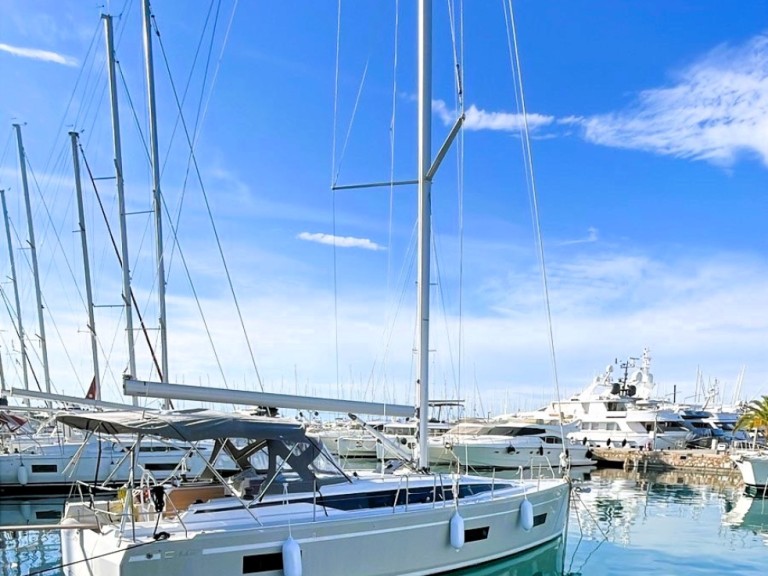 Bareboat Rental Sailboat Bavaria with a boat licence