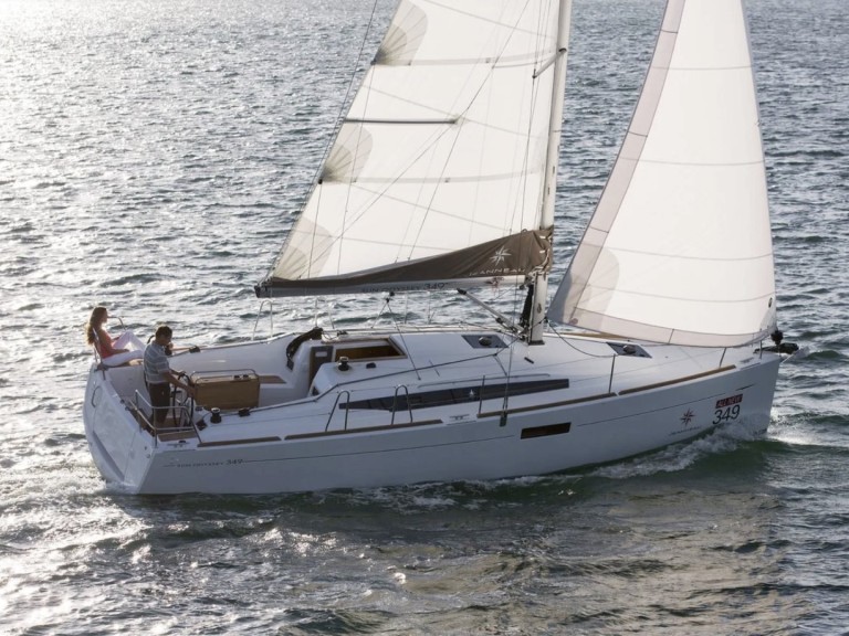 Boat rental Jeanneau Sun Odyssey 349 in Drage on Samboat