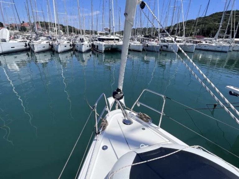Bareboat Rental Sailboat Bavaria with a boat licence