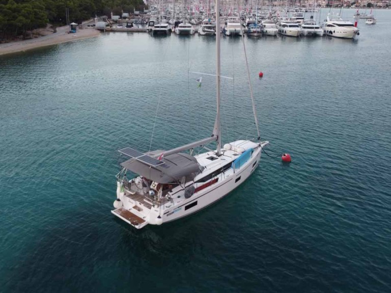 Sailboat rental in Murter-Kornati - Bavaria Bavaria C38