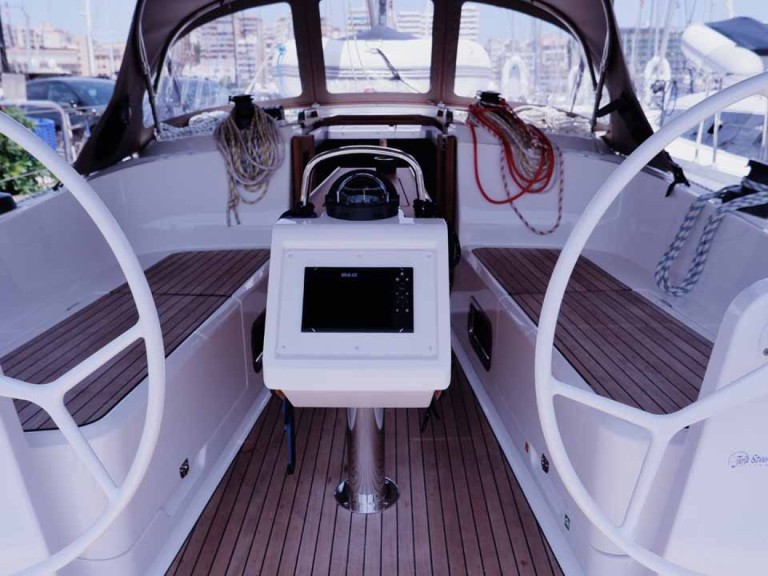 Rent a Bavaria Cruiser 37 Portoferraio