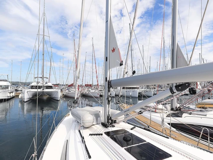 Bavaria Cruiser 41 in Murter-Kornati on SamBoat
