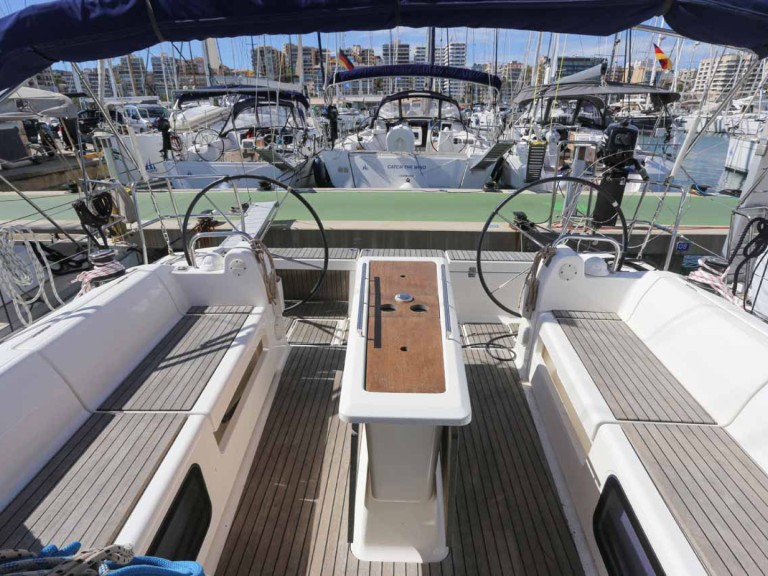 Dufour Dufour 412 in Golfo Aranci on SamBoat